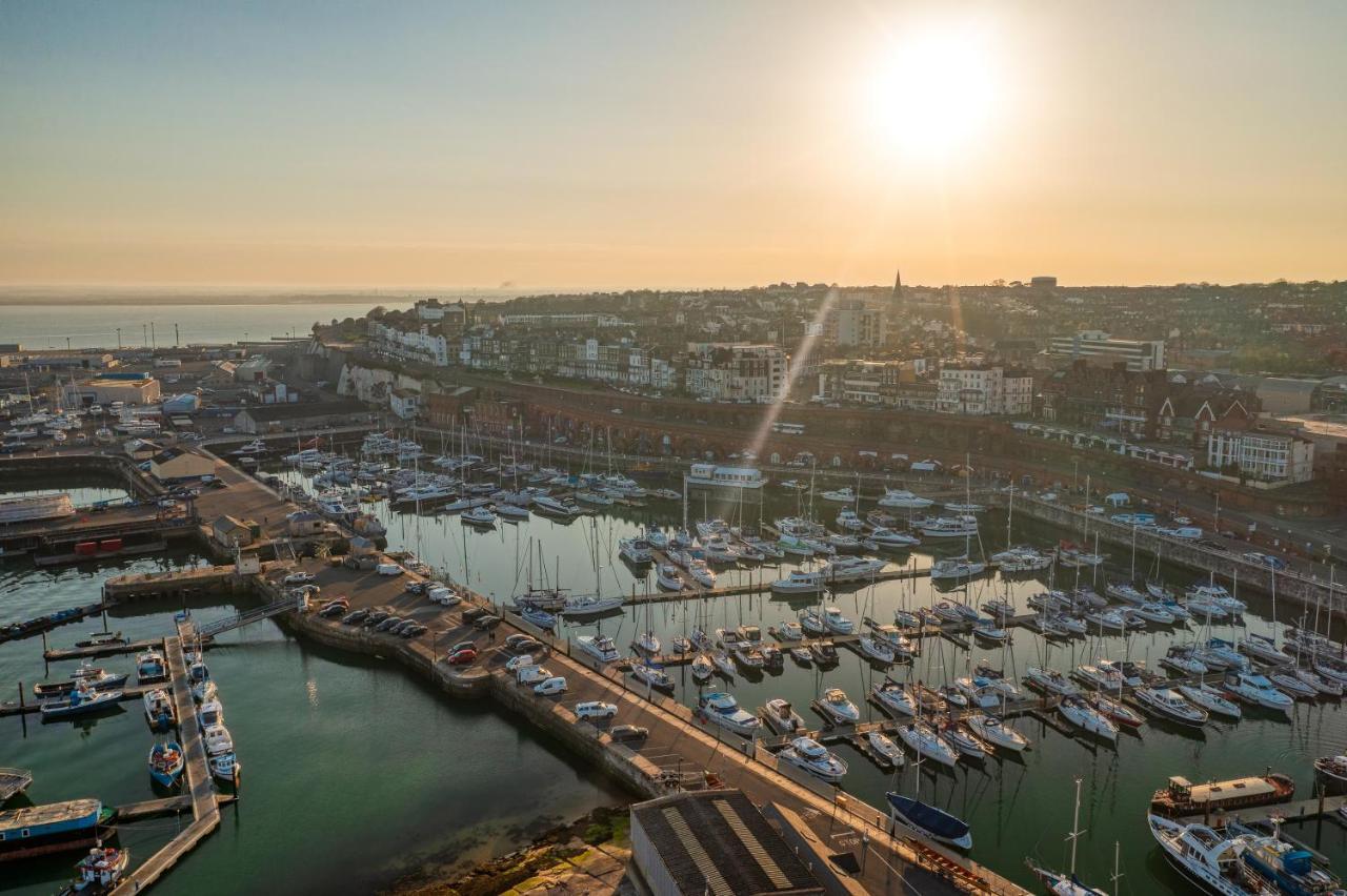 Royal Harbour Retreat - Balcony, Sea View Property Ramsgate Bagian luar foto